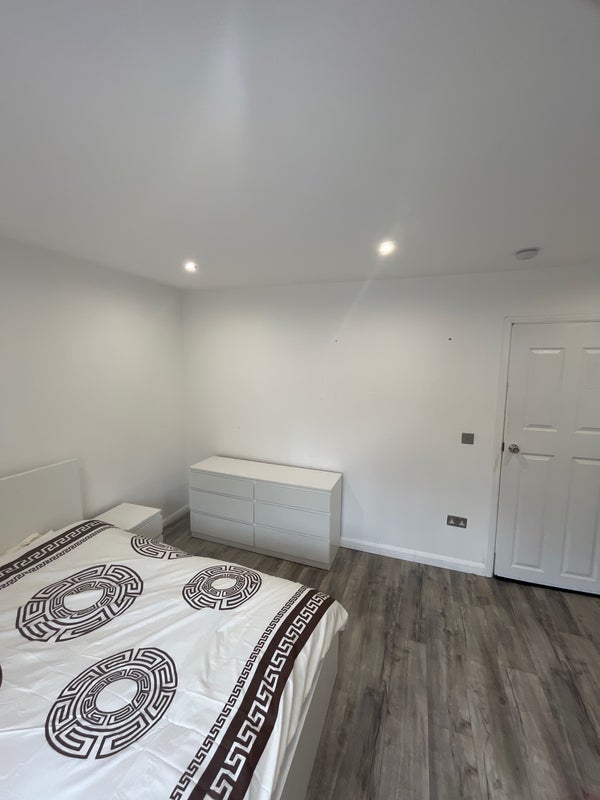 Room Fieldhouse Road in Birmingham