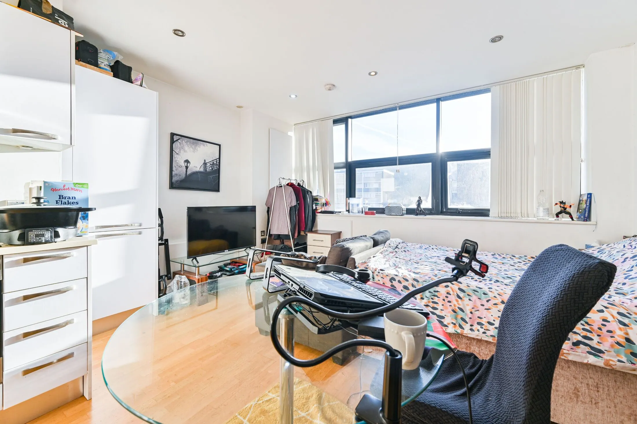 Flat Northolt Road in Greater London