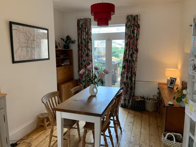 Room Beauley Road in Bristol