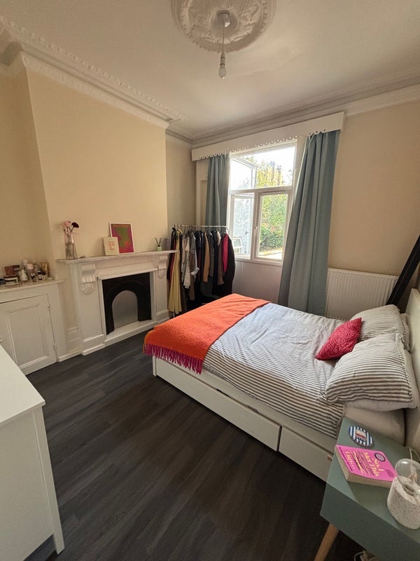 Room Bayston Road in Greater London
