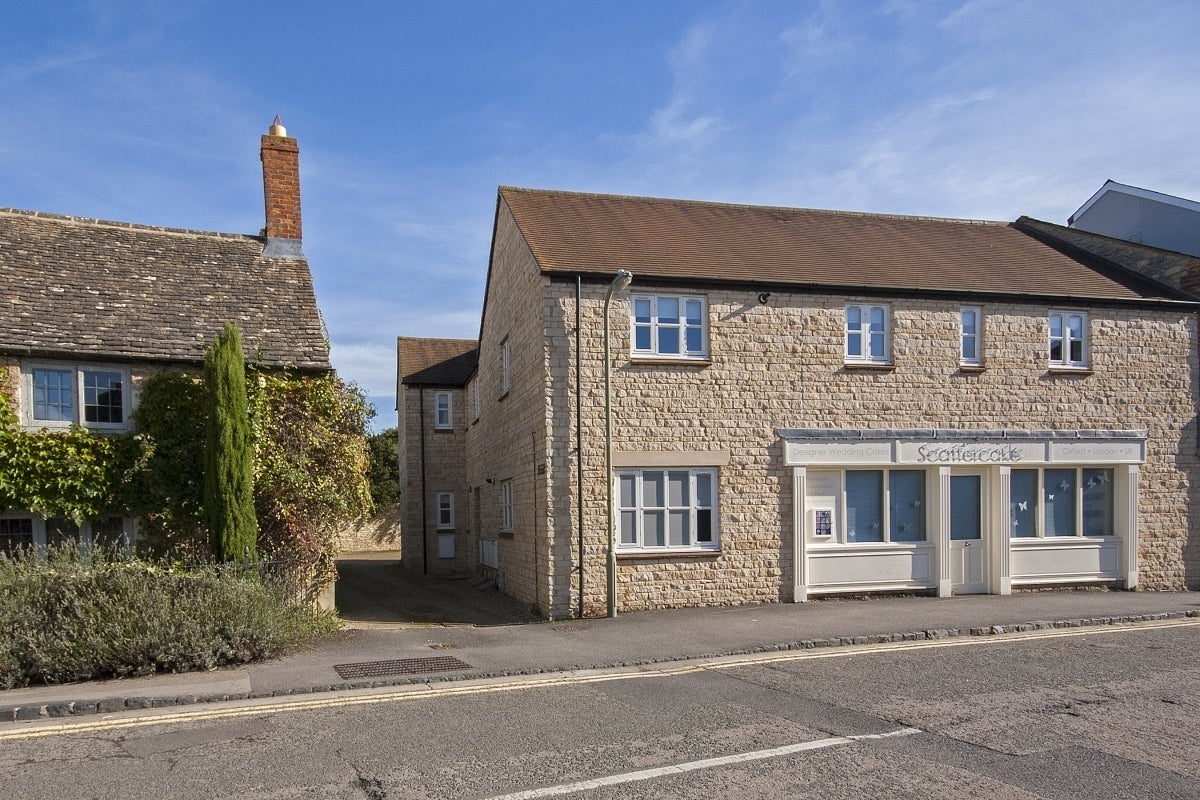 Flat Thames Street in West Oxfordshire