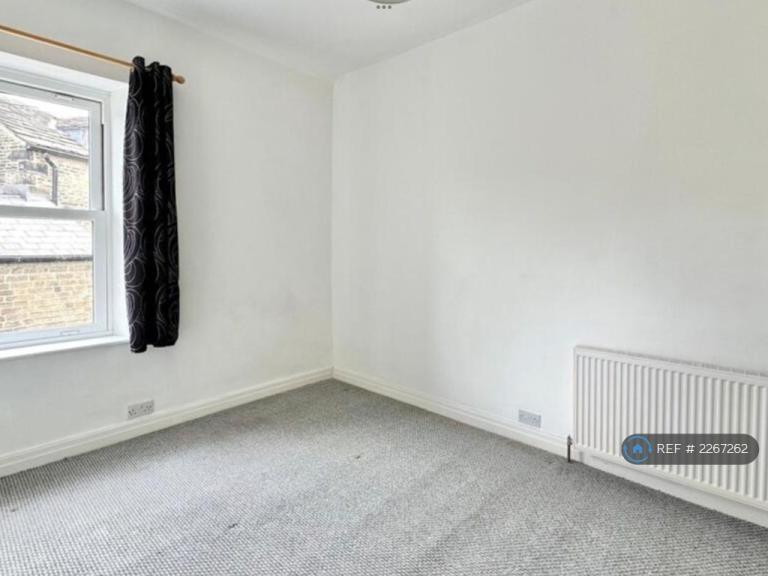 Room Highgate Road in High Peak