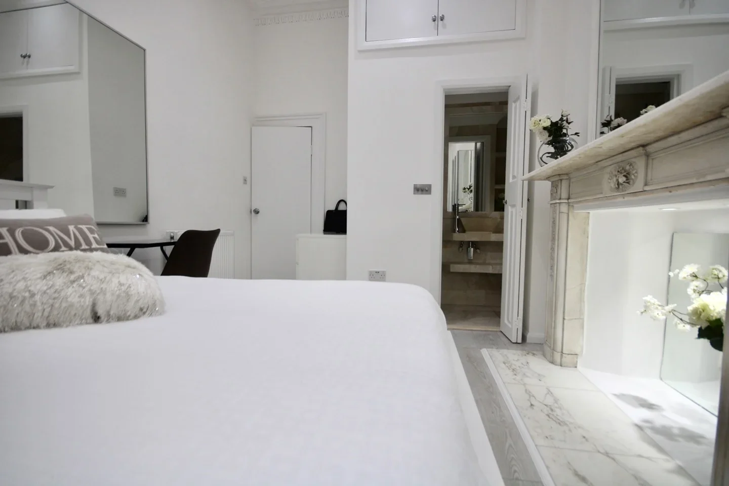 Room Mortimer Crescent in Greater London