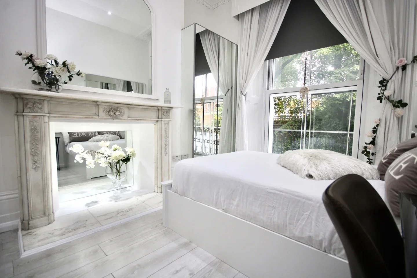 Room Mortimer Crescent in Greater London