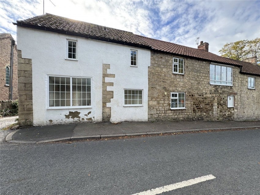 Flat Copgrove Road in Burton Leonard