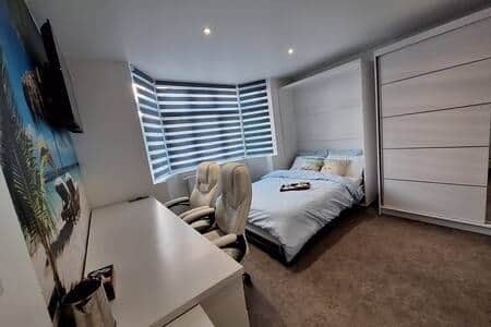 Room Euston Road in Far Cotton