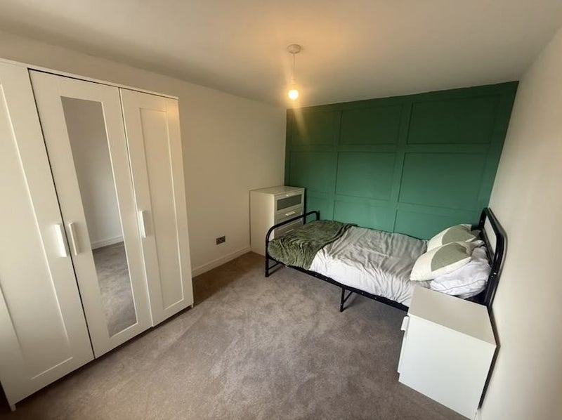 Room Manor Road in Chelmsford