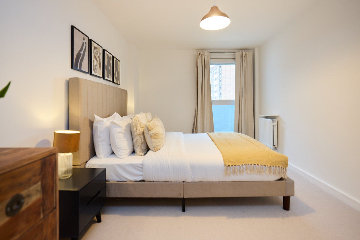 Flat Chatham Place in Greater London