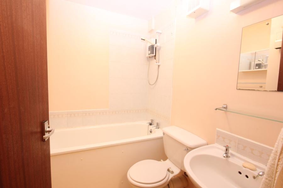 Flat Calluna Court in Woking