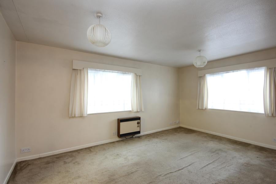Flat Calluna Court in Woking