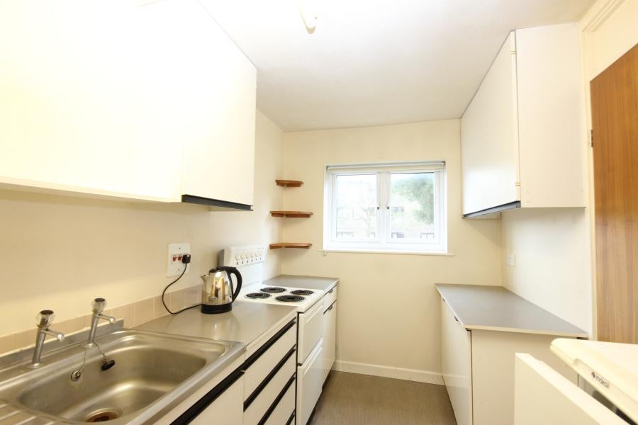 Flat Calluna Court in Woking