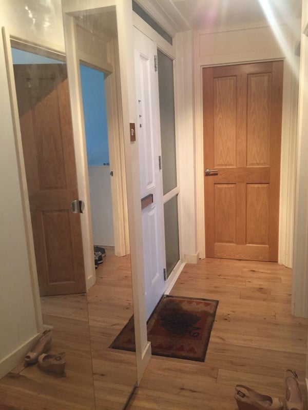 Flat Pert Close in Greater London