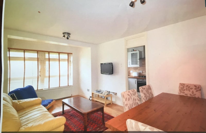 Flat Pert Close in Greater London