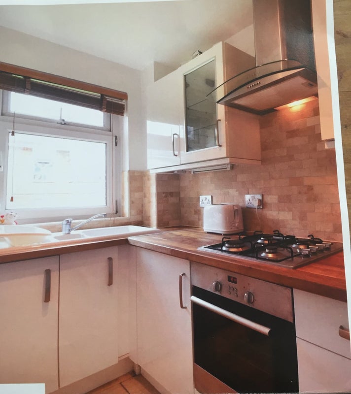 Flat Pert Close in Greater London