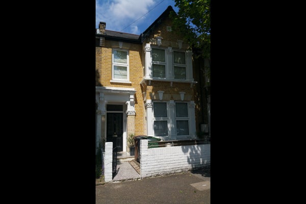 House Harold Road in London
