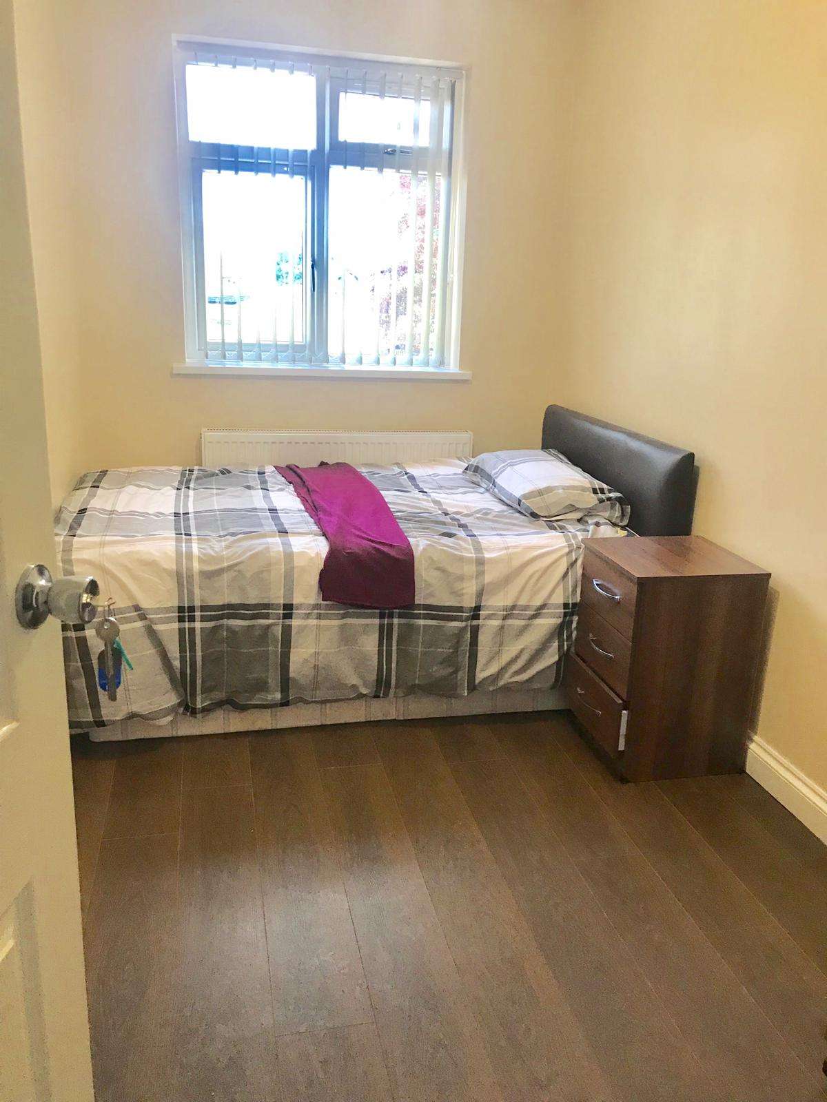 Room Stockingstone Road in Luton