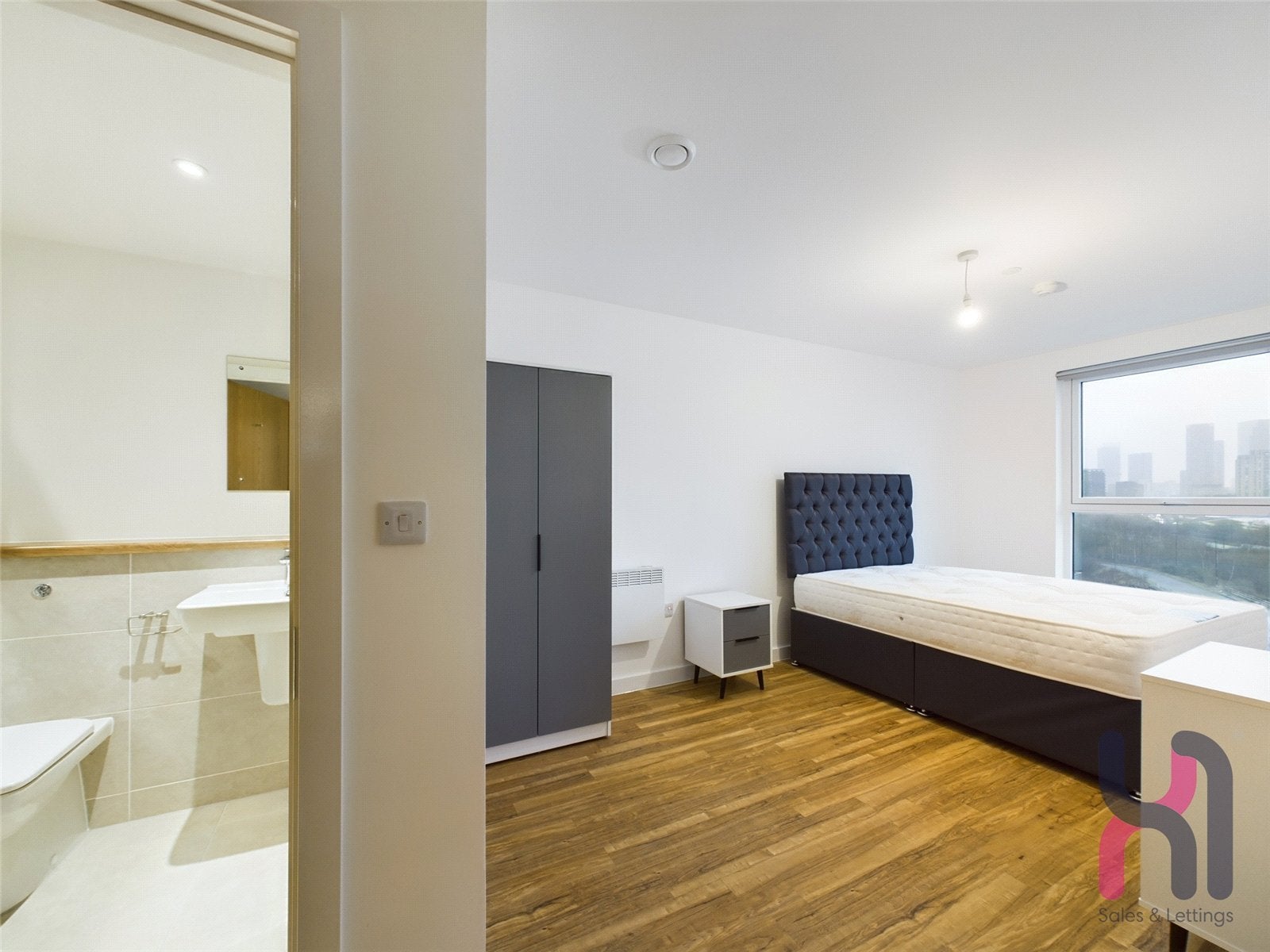 Flat Pomona Strand in Trafford