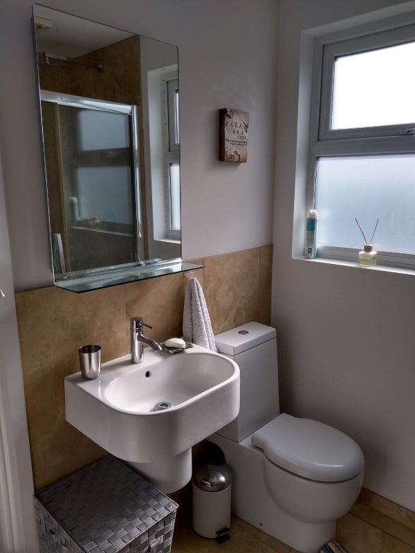 Room Chestnut Road in Greater London