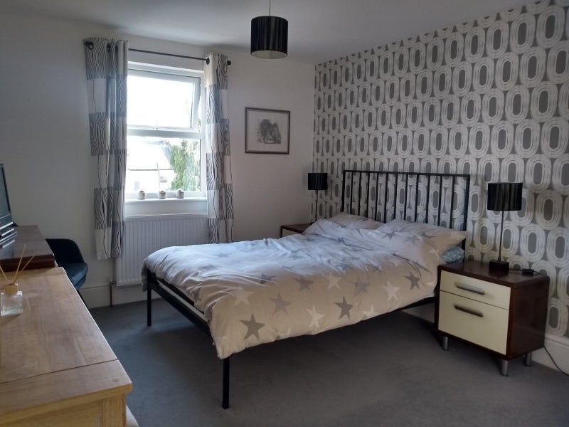 Room Chestnut Road in Greater London