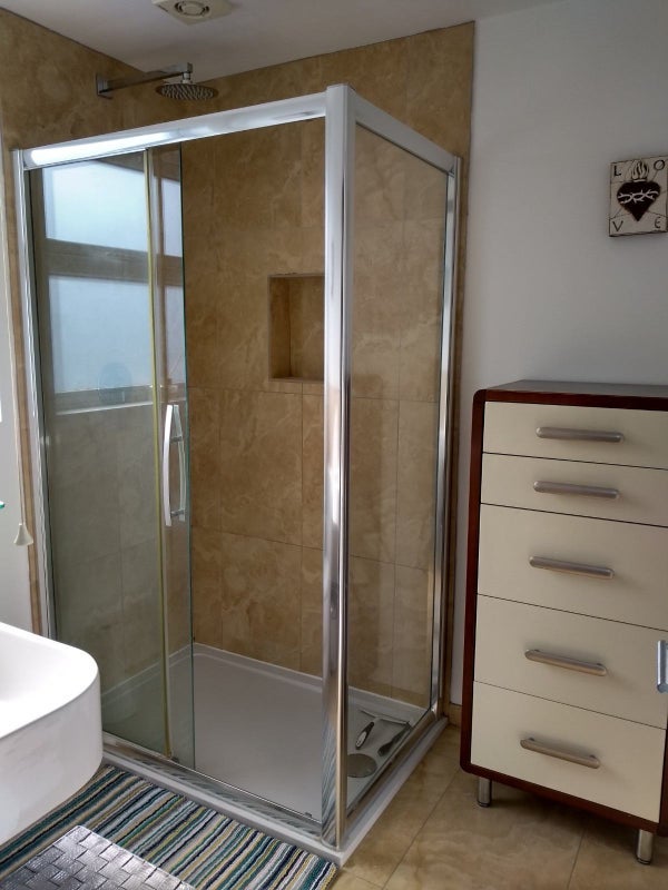 Room Chestnut Road in Greater London