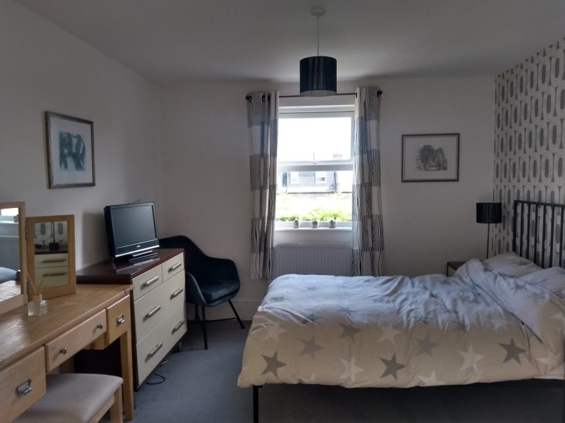 Room Chestnut Road in Greater London