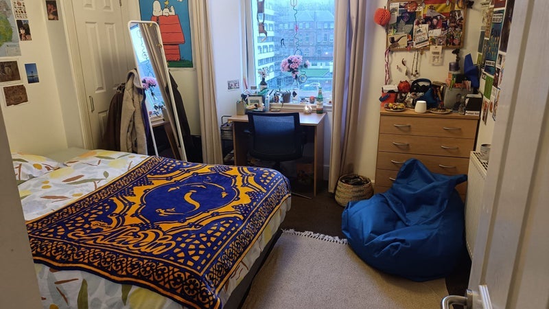 Room Dumbarton Road in Glasgow