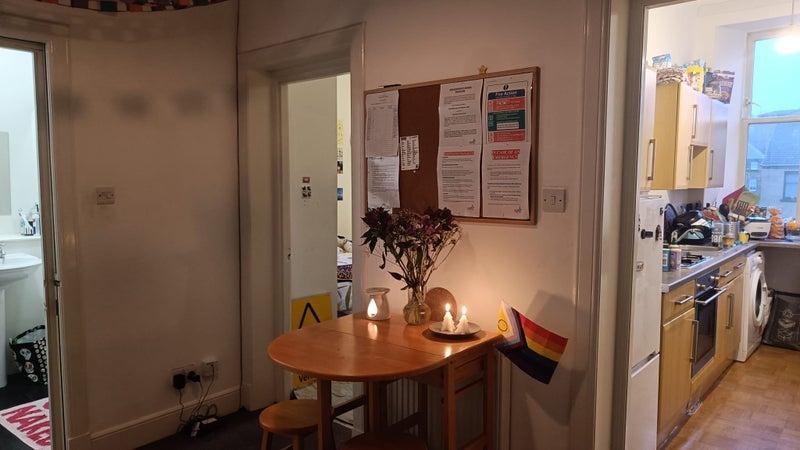 Room Dumbarton Road in Glasgow