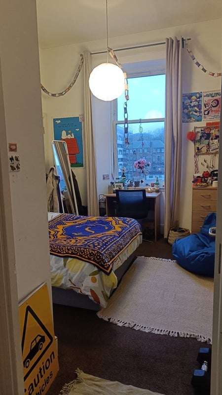 Room Dumbarton Road in Glasgow
