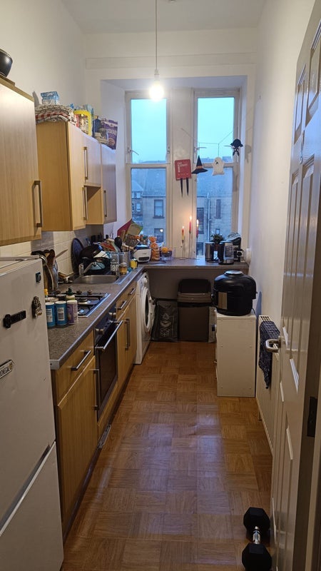 Room Dumbarton Road in Glasgow