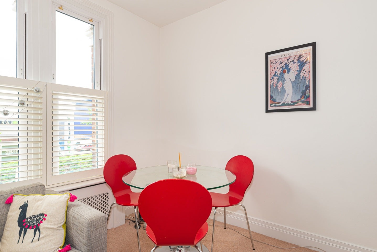 Flat Garratt Lane in Greater London