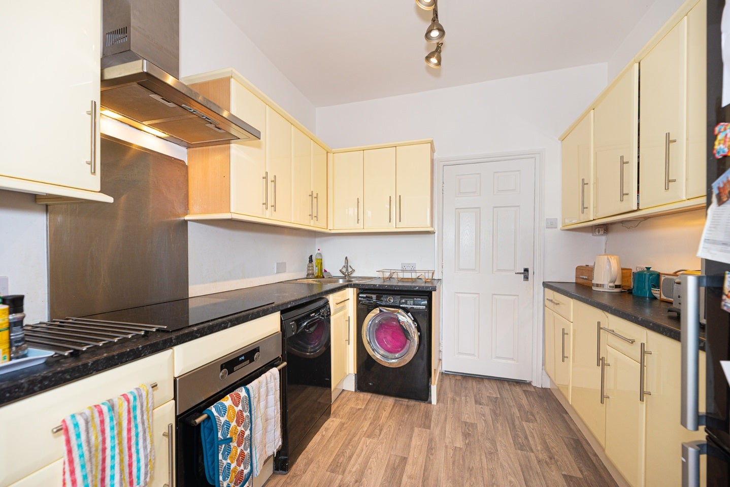 Flat Garratt Lane in Greater London