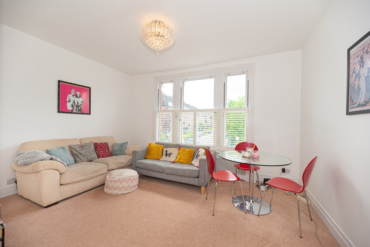Flat Garratt Lane in Greater London