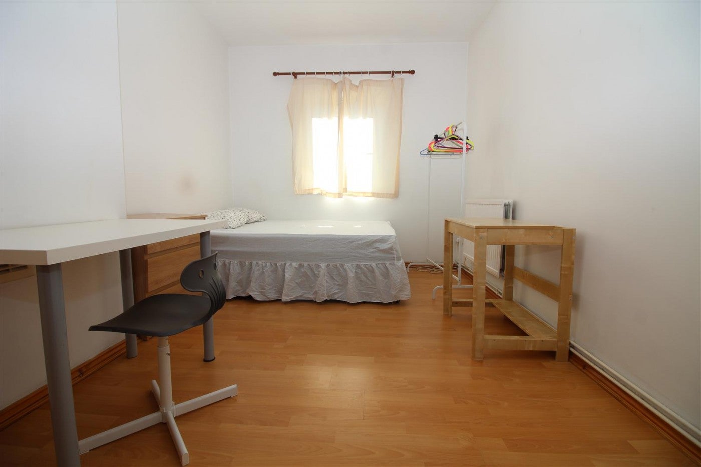 Flat Wickford Street in Greater London