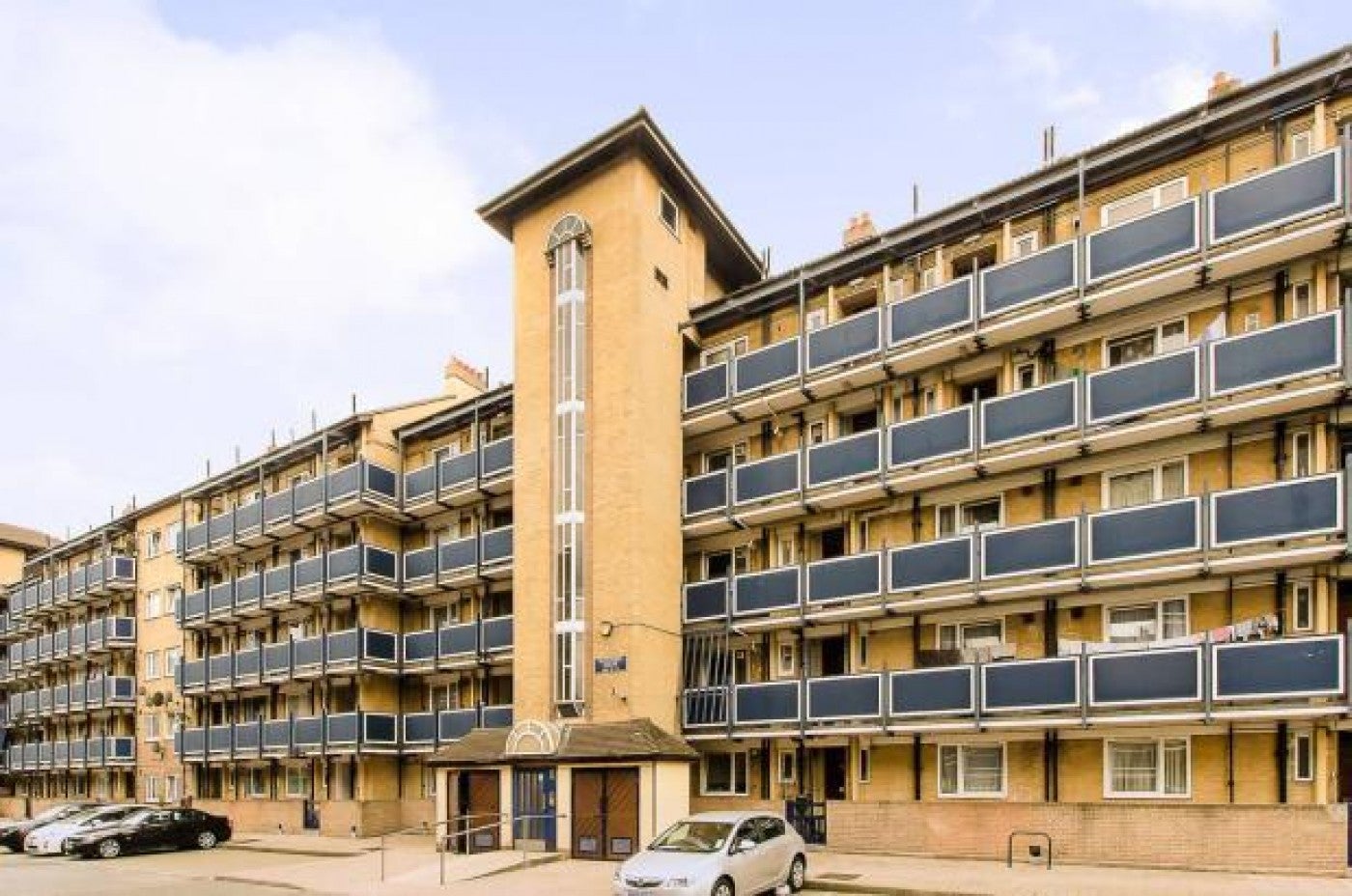 Flat Wickford Street in Greater London