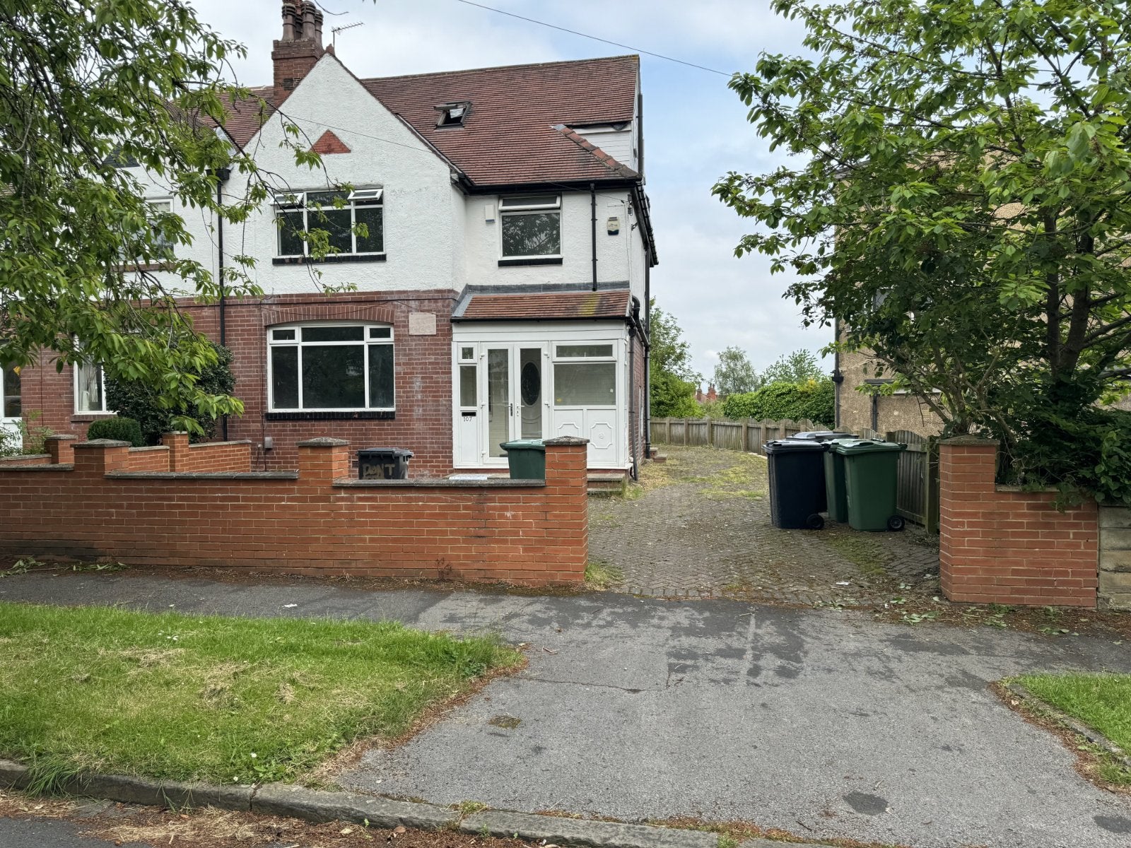 House Becketts Park Drive in Leeds