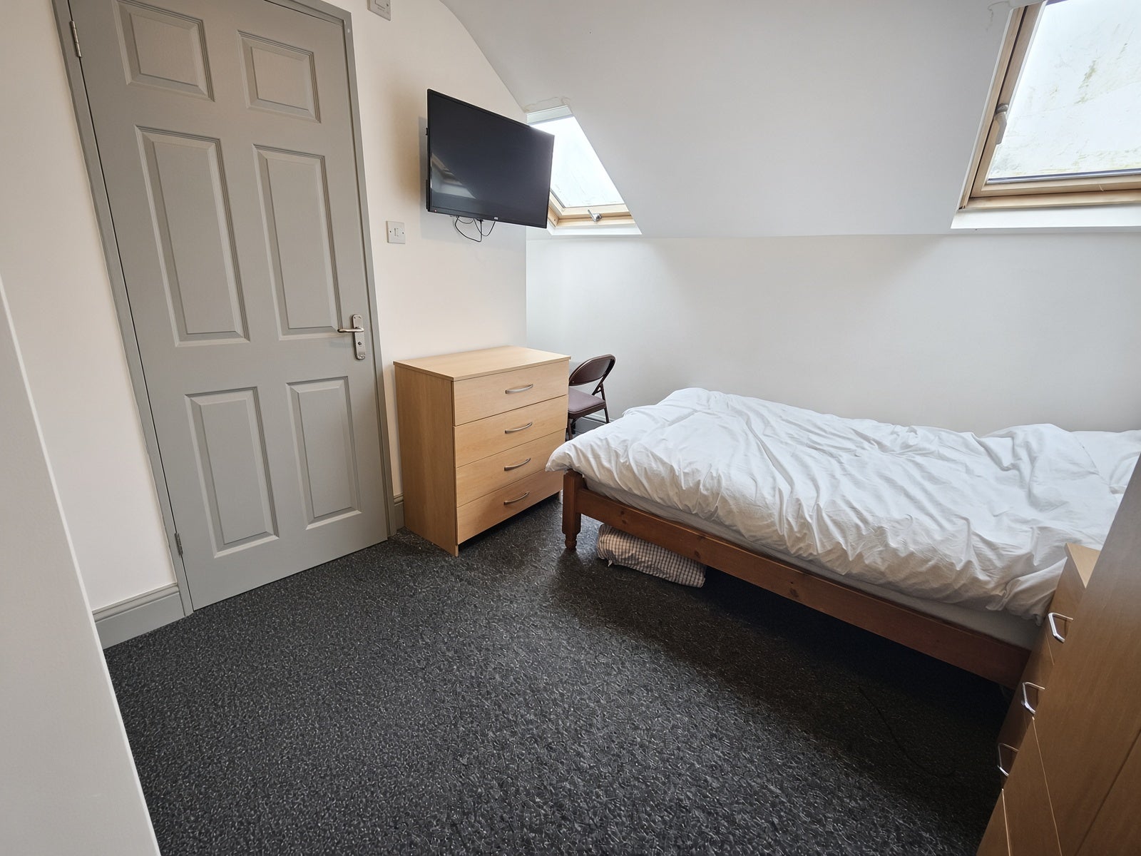Room Dawlish Road in Birmingham