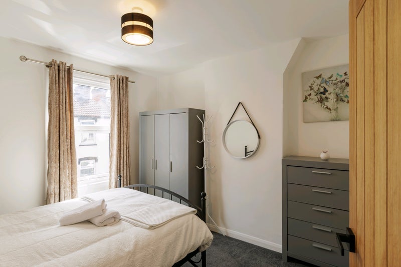 Room Surrey Road in Ipswich