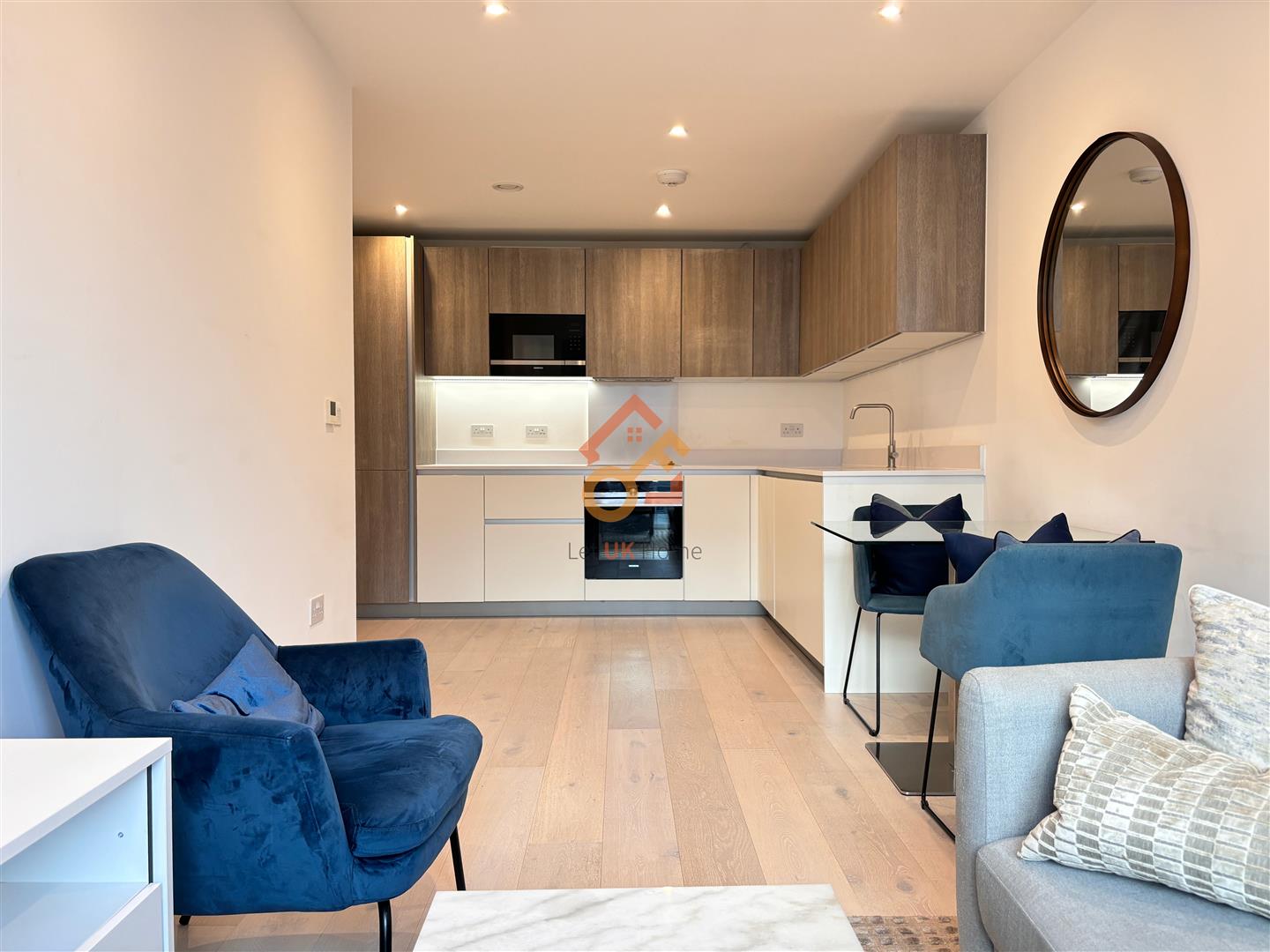 Flat Sinclair Road in Greater London