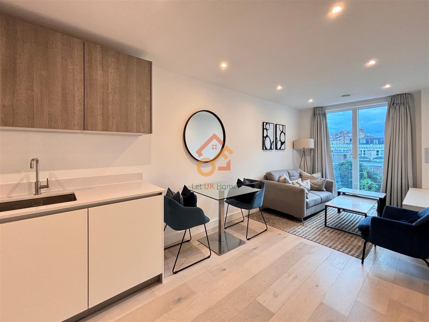Flat Sinclair Road in Greater London
