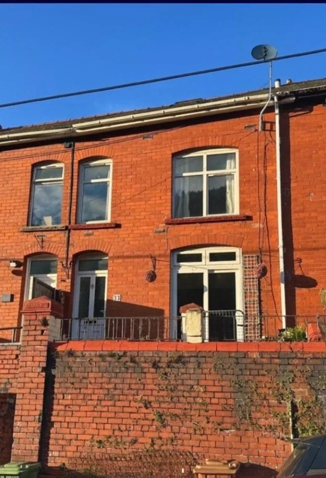 House Nantcarn Road in Pont-y-waun