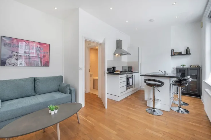 Flat Great Titchfield Street in City of Westminster