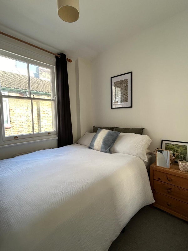 Room Garratt Lane in Greater London