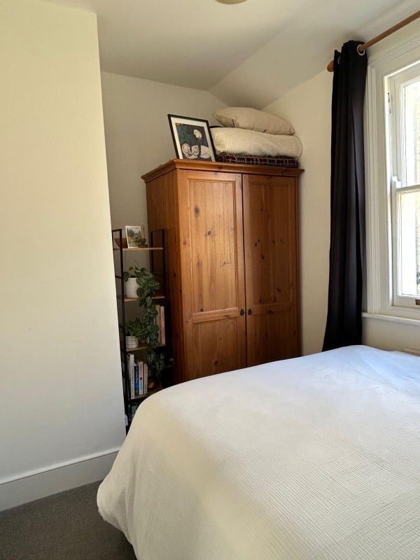 Room Garratt Lane in Greater London