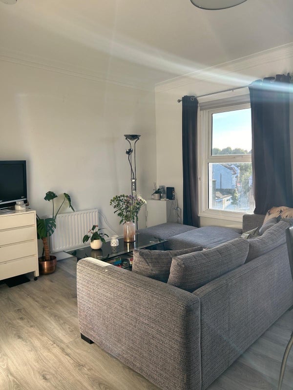 Room Garratt Lane in Greater London