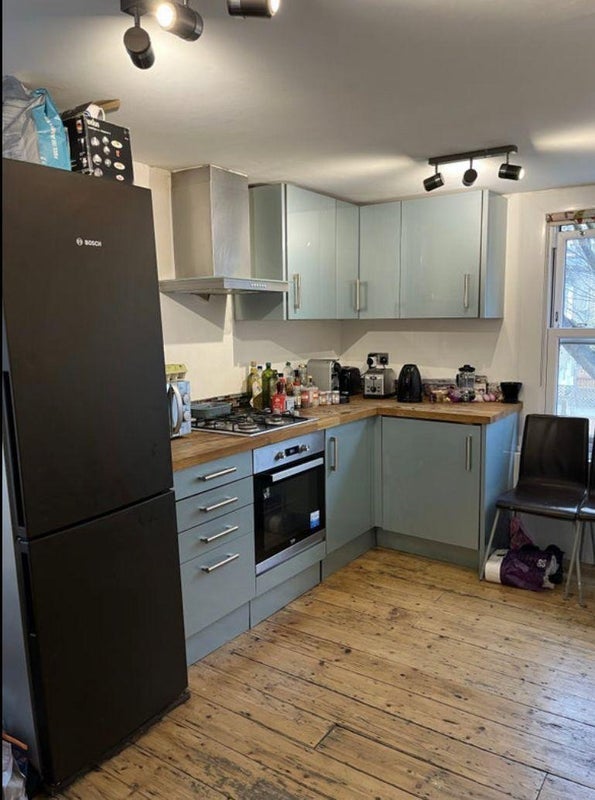 Room Landor Road in Greater London