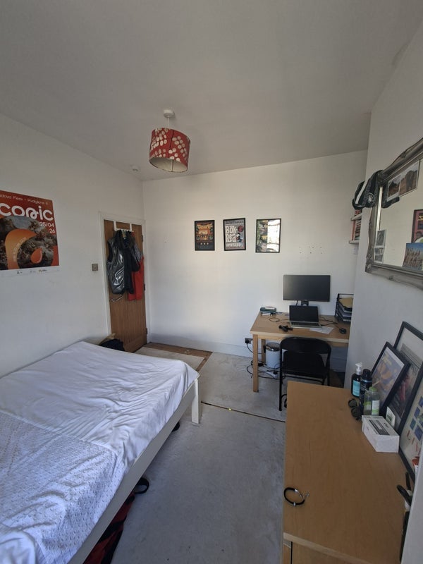 Room Landor Road in Greater London