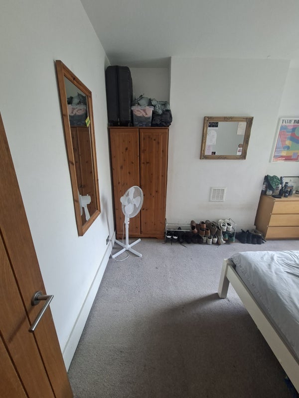Room Landor Road in Greater London