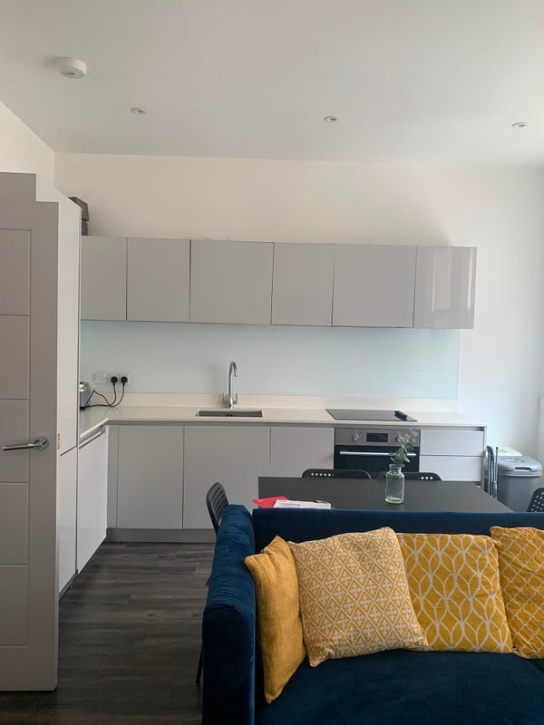 Room Tottenham Lane in Greater London