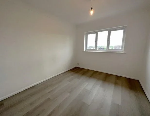 Flat Elmcourt Road in Greater London