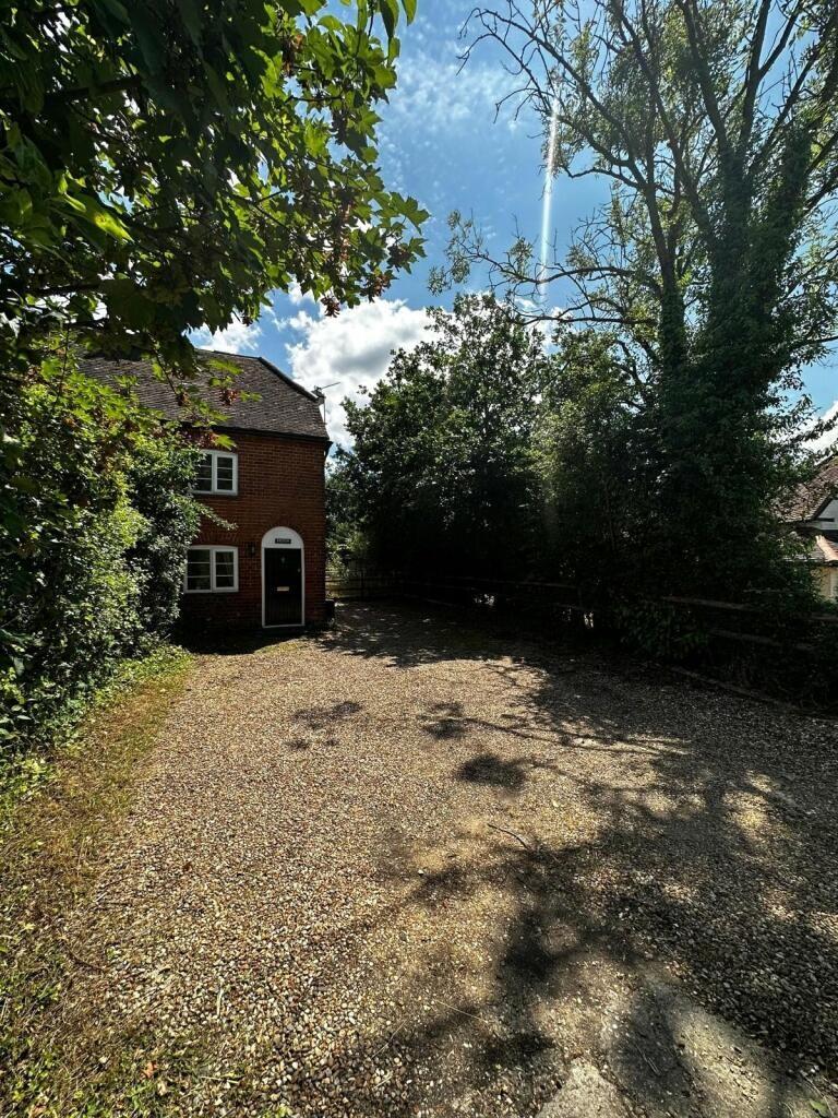 House Reading Road in Sherfield on Loddon